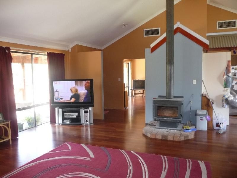 36 York Road, York WA 6302