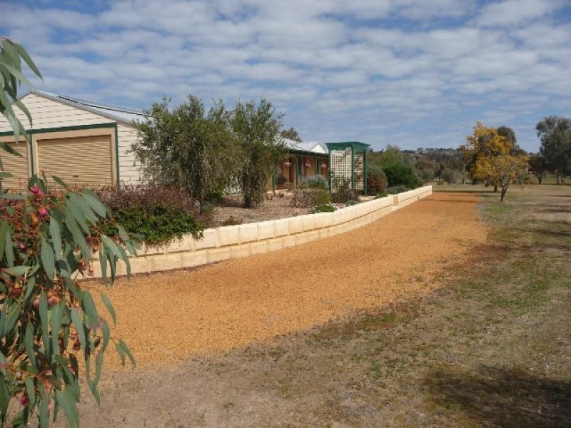45 Gt Southern Highway, Beverley WA 6304
