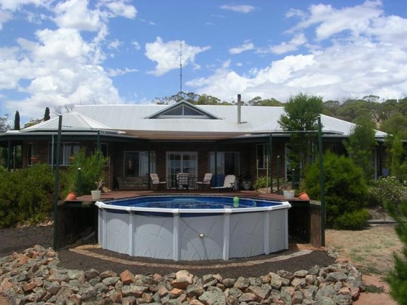 6 Steere Road, York WA 6302