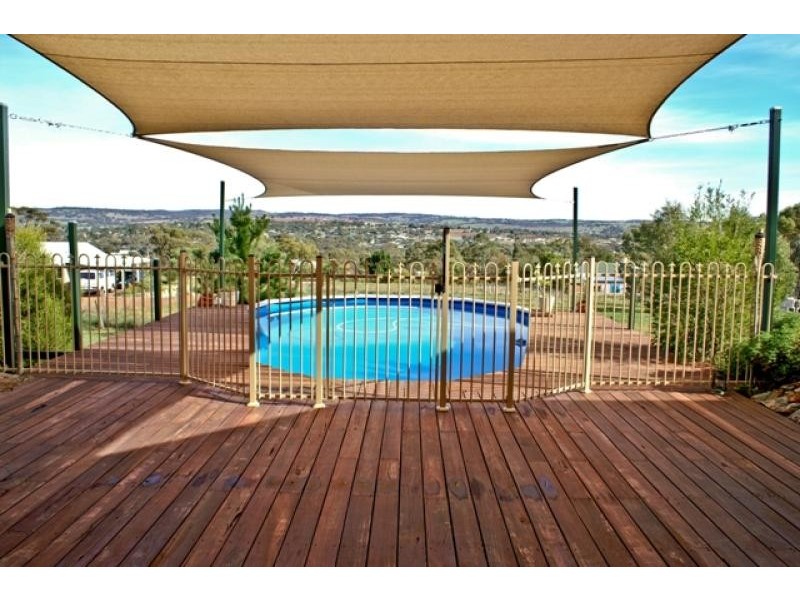 6 Steere Road, York WA 6302