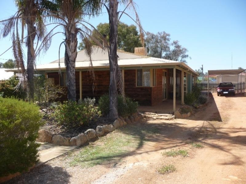 12 Scott Street, York WA 6302