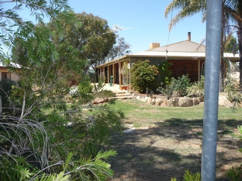 12 Scott Street, York WA 6302