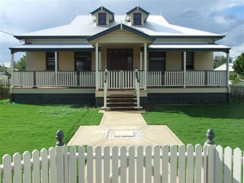 45 Locke St, Warwick QLD 4370