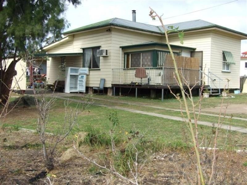 114 Wallace St, Warwick QLD 4370