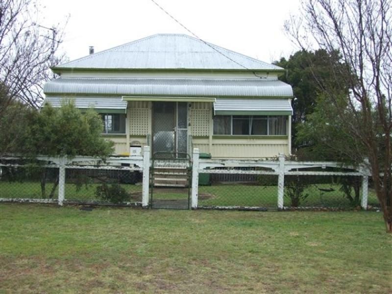15 PERCY ST, Warwick QLD 4370