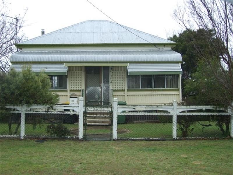 15 PERCY ST, Warwick QLD 4370