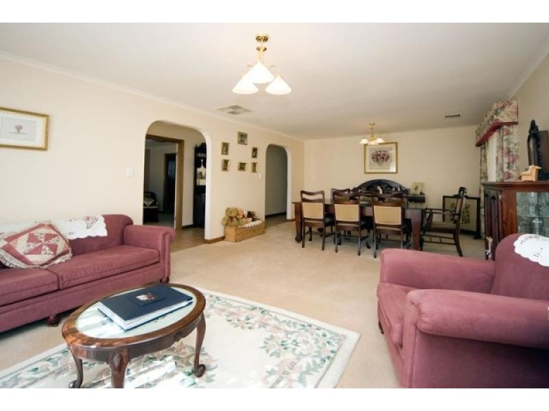 2 Nicholas Walk, Aberfoyle Park SA 5159