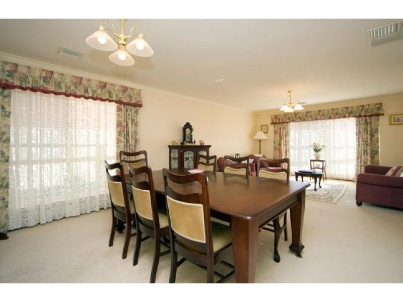 2 Nicholas Walk, Aberfoyle Park SA 5159