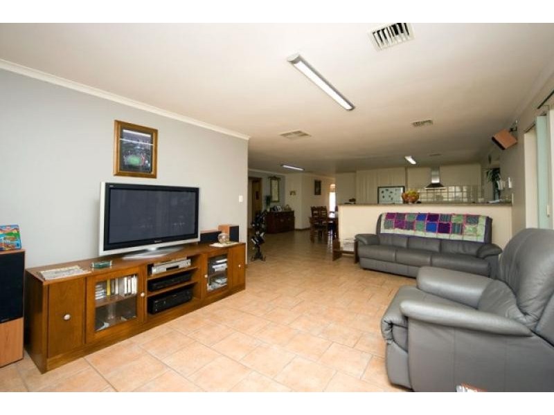 2 Nicholas Walk, Aberfoyle Park SA 5159
