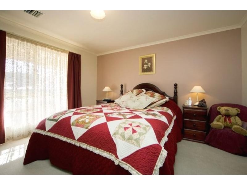 2 Nicholas Walk, Aberfoyle Park SA 5159