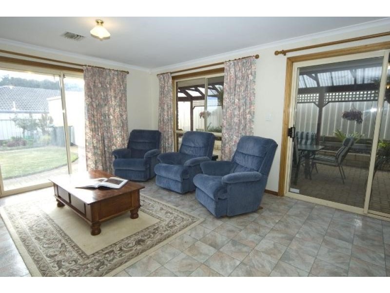 21 Nicholas Walk, Aberfoyle Park SA 5159