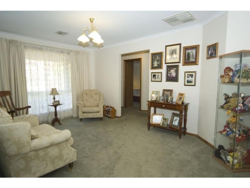 21 Nicholas Walk, Aberfoyle Park SA 5159