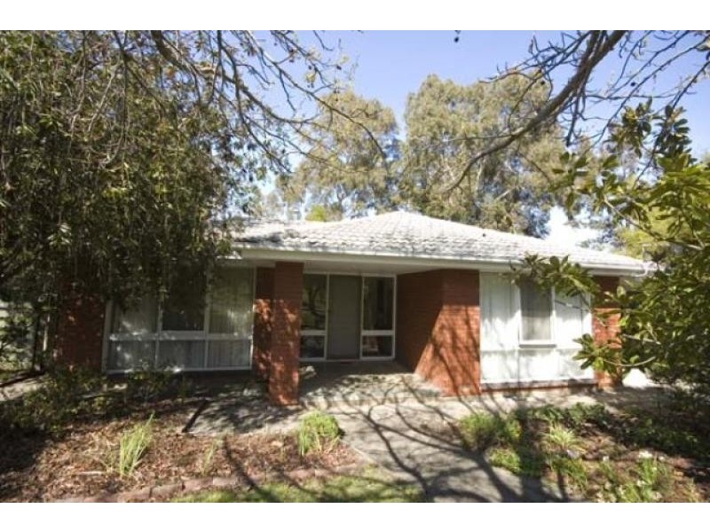 16 Roxanne Avenue, Aberfoyle Park SA 5159