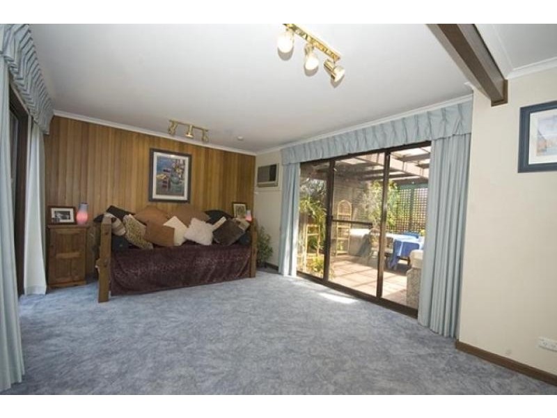 2 Caroline Street, Flagstaff Hill SA 5159