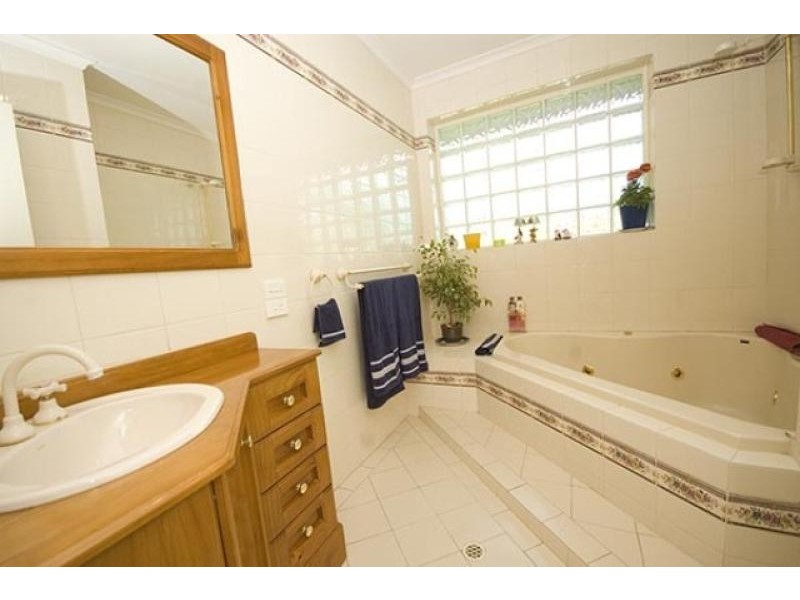 2 Caroline Street, Flagstaff Hill SA 5159