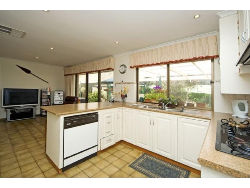 24 Fraser Avenue, Happy Valley SA 5159