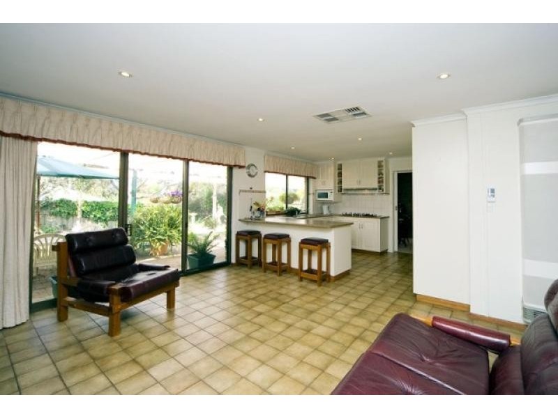 24 Fraser Avenue, Happy Valley SA 5159
