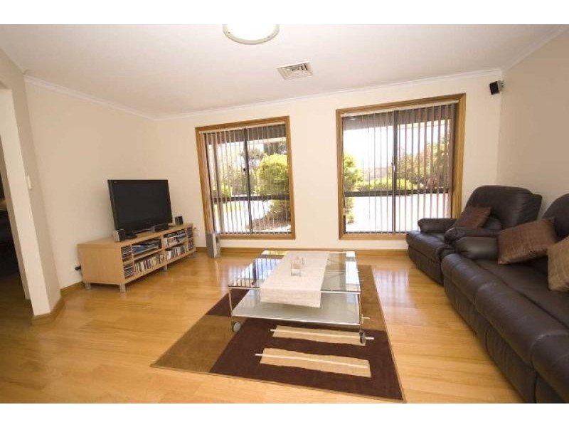 4 Lakeview Close, Woodcroft SA 5162