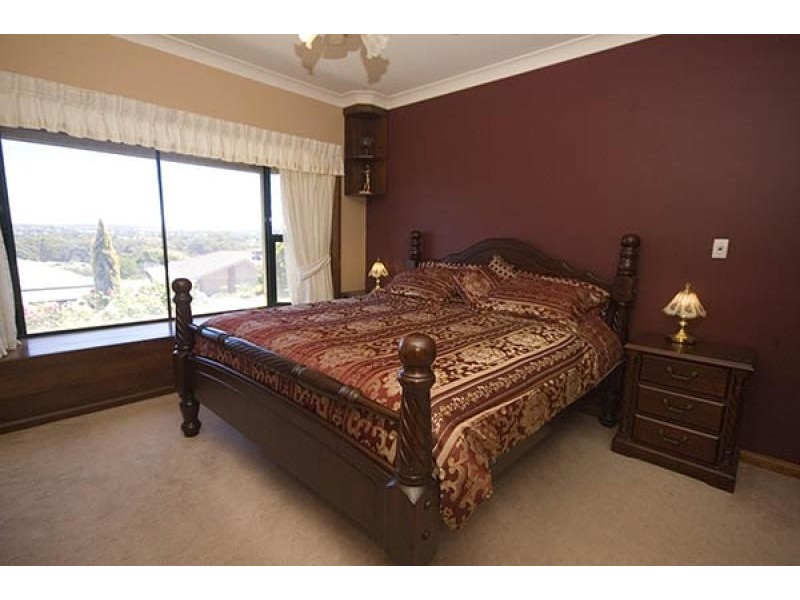 3 Caspian Court, Woodcroft SA 5162