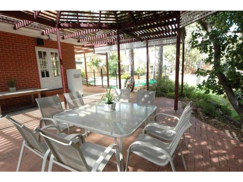 106 Oakridge Road, Aberfoyle Park SA 5159