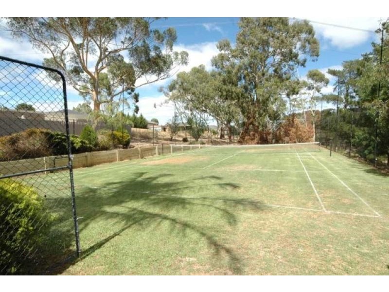 106 Oakridge Road, Aberfoyle Park SA 5159