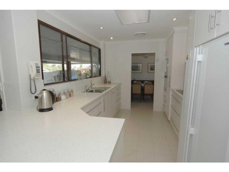 10 Roxanne Street, Happy Valley SA 5159