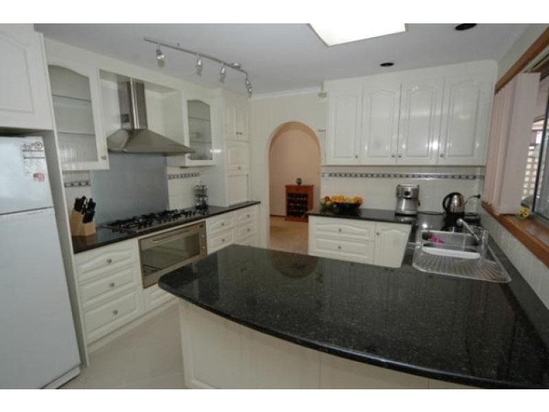 13 Sunset Court, Aberfoyle Park SA 5159