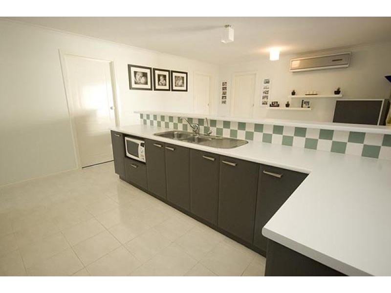 14 Cornwall Court, Woodcroft SA 5162