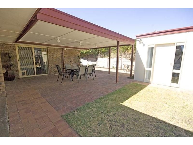 14 Cornwall Court, Woodcroft SA 5162