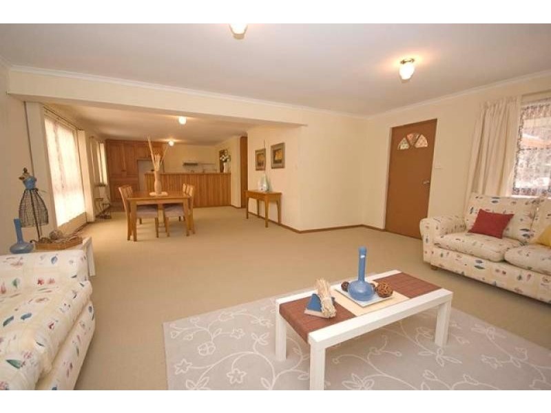 11 Horseshoe Drive, Aberfoyle Park SA 5159