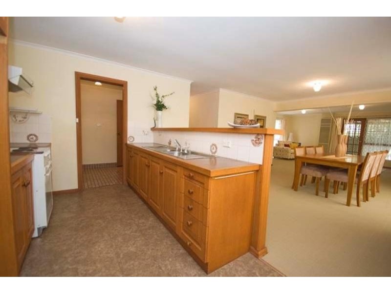 11 Horseshoe Drive, Aberfoyle Park SA 5159