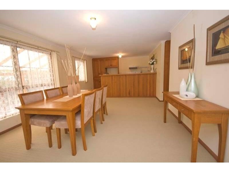 11 Horseshoe Drive, Aberfoyle Park SA 5159