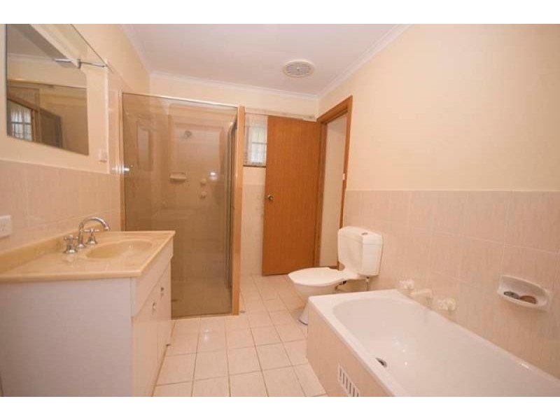 11 Horseshoe Drive, Aberfoyle Park SA 5159