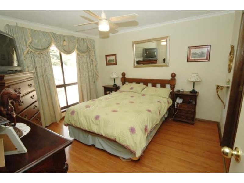 9 Jerilderie Drive, Happy Valley SA 5159