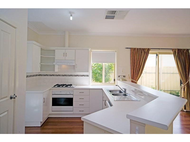 2 Estate Drive, Flagstaff Hill SA 5159