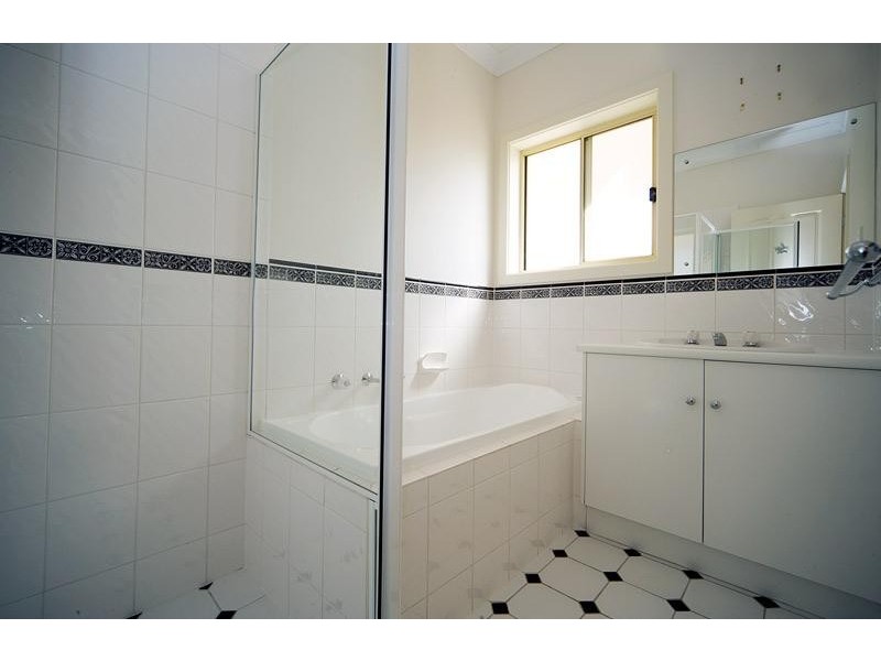 2 Estate Drive, Flagstaff Hill SA 5159