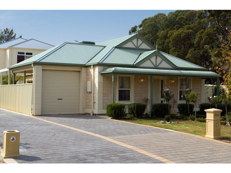 2 Estate Drive, Flagstaff Hill SA 5159