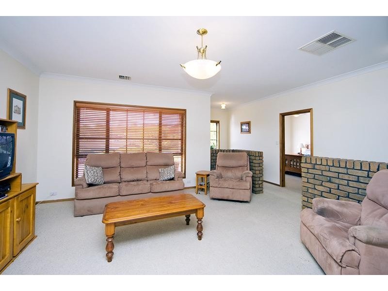 8 Coachwood Drive, Aberfoyle Park SA 5159