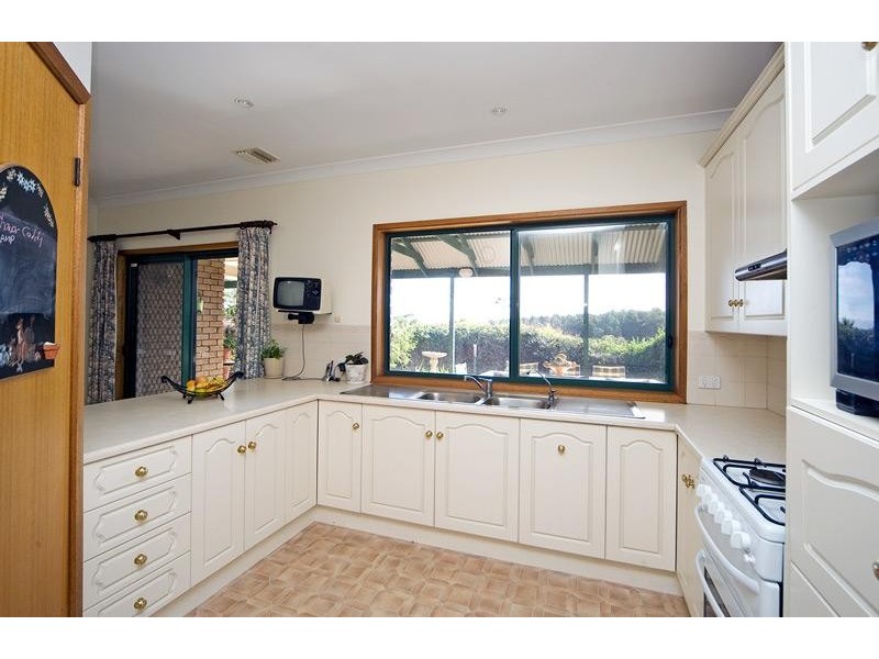 8 Coachwood Drive, Aberfoyle Park SA 5159