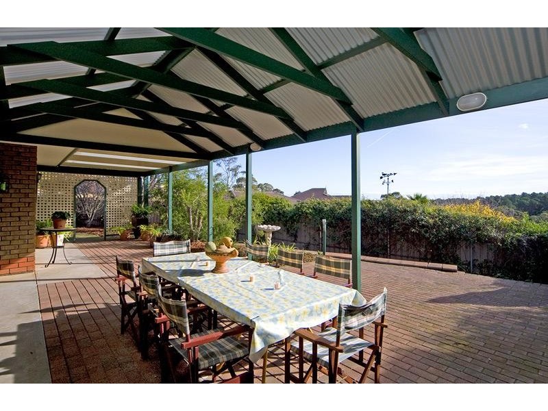 8 Coachwood Drive, Aberfoyle Park SA 5159