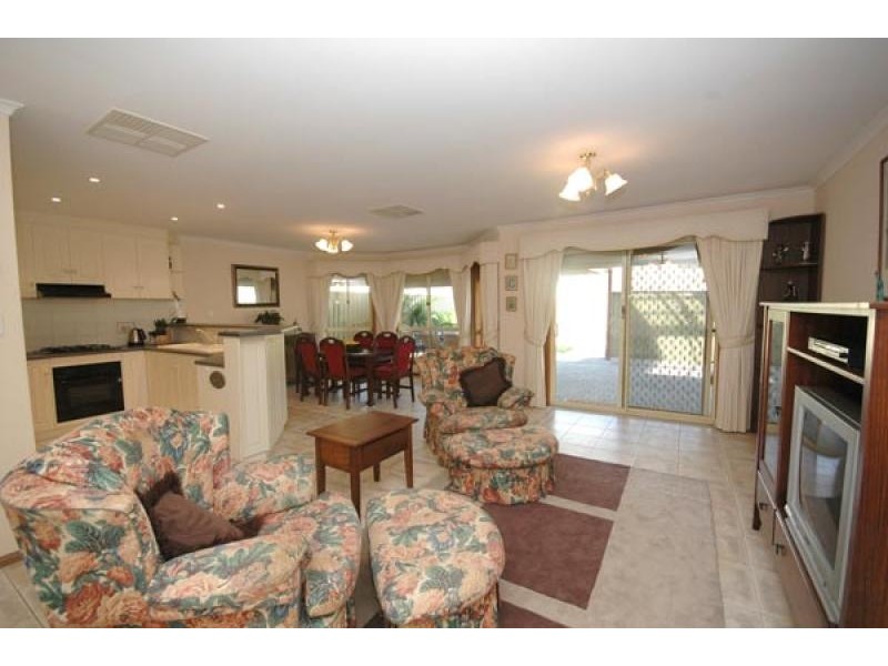 15 McCormack Crescent, Woodcroft SA 5162