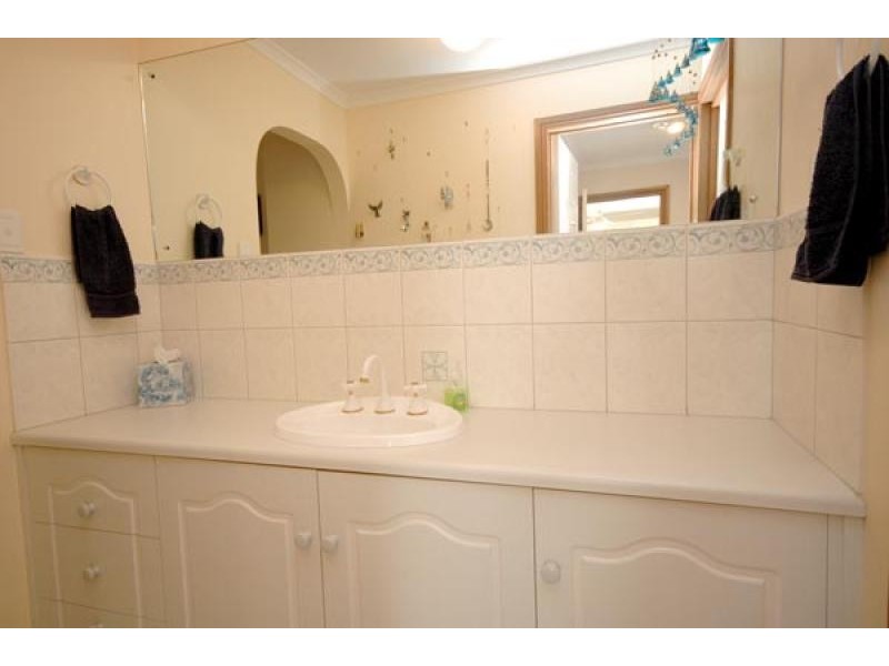 15 McCormack Crescent, Woodcroft SA 5162