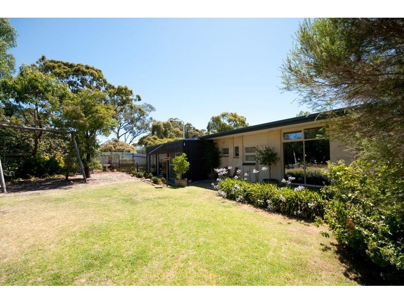 15 Shaftsbury Street, Eden Hills SA 5050
