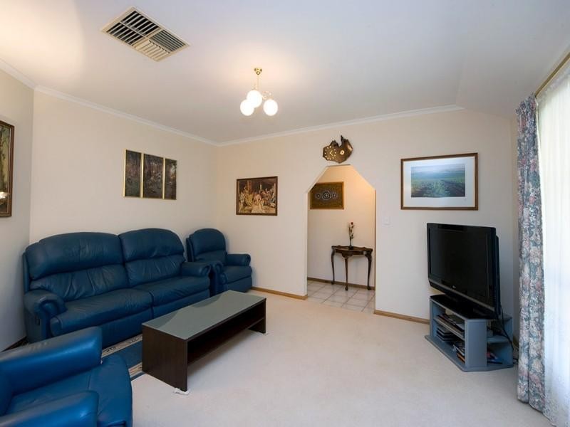 9 Goss Road, Aberfoyle Park SA 5159
