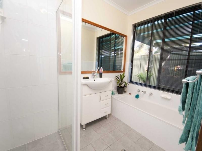 34 Sunnymeade Drive, Aberfoyle Park SA 5159