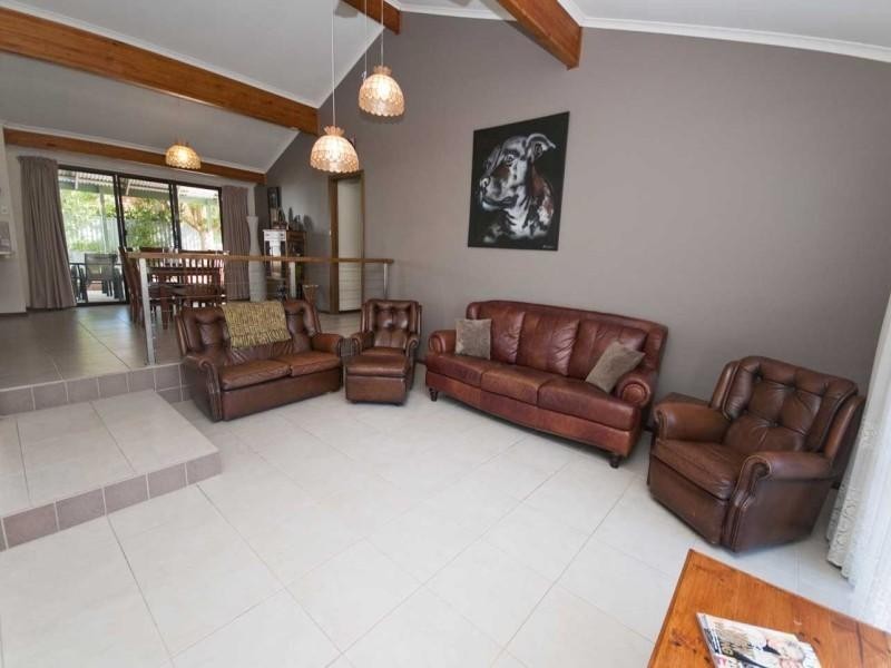 34 Sunnymeade Drive, Aberfoyle Park SA 5159