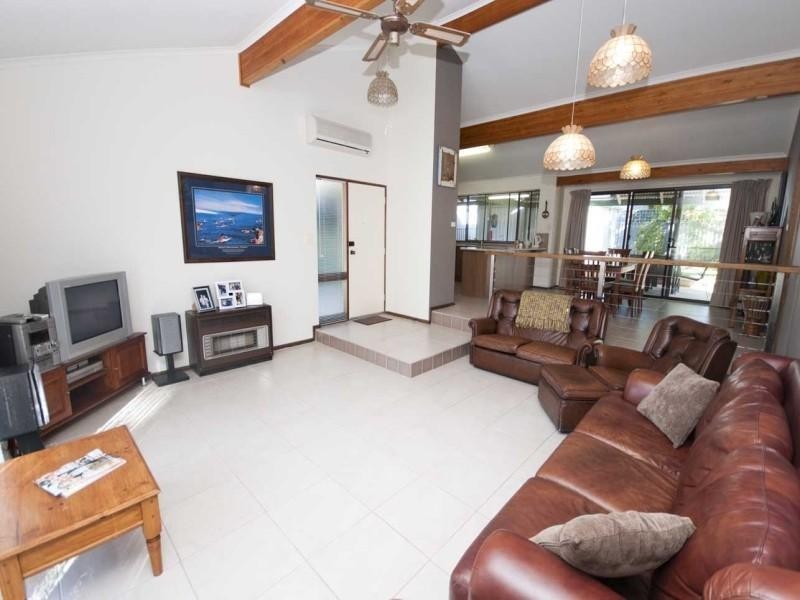 34 Sunnymeade Drive, Aberfoyle Park SA 5159