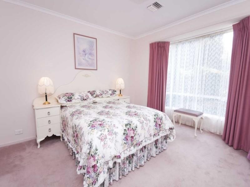 7 Nicholas Walk, Aberfoyle Park SA 5159