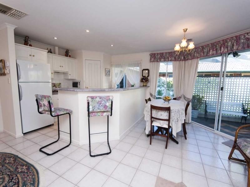 7 Nicholas Walk, Aberfoyle Park SA 5159