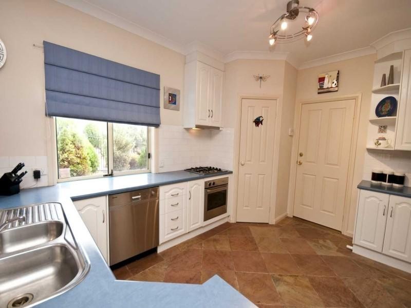 18 Sandalwood Crescent, Flagstaff Hill SA 5159